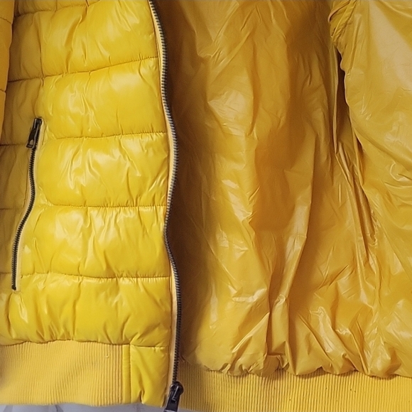 **SOLD*** EUC mens xl Guess Puffer jacket - Picture 6 of 6